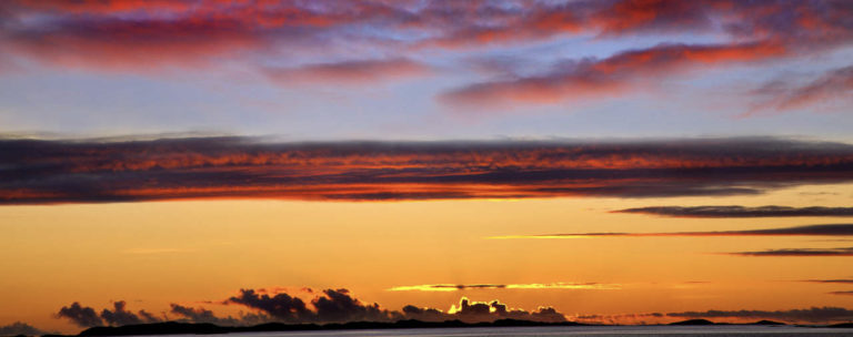 Lovely colours when the sun plays with the ocean © Rune Nilsen