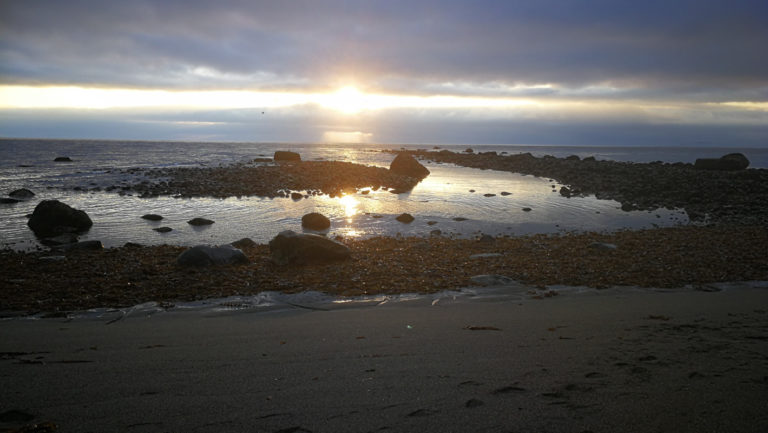 The fabulous view of the Midnight Sun is shared by Norway and Russia © Monika Raab/Pasvik Turist
