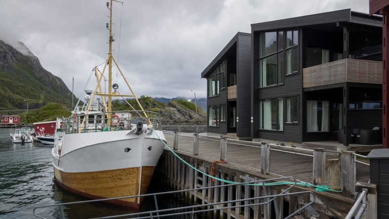 Modern design bringing luxury to isolation © Jarle Waehler, Statens Vegvesen