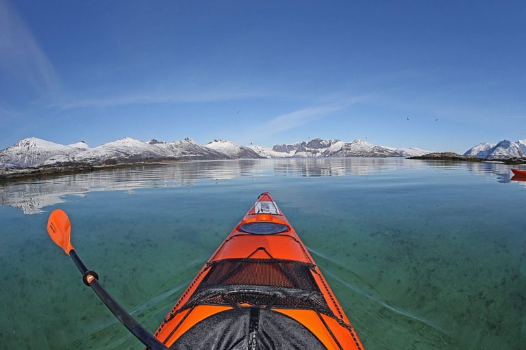 Kayaking can be done throughout the year in the protected waters around Hamn © Nils Erik Bjørholt