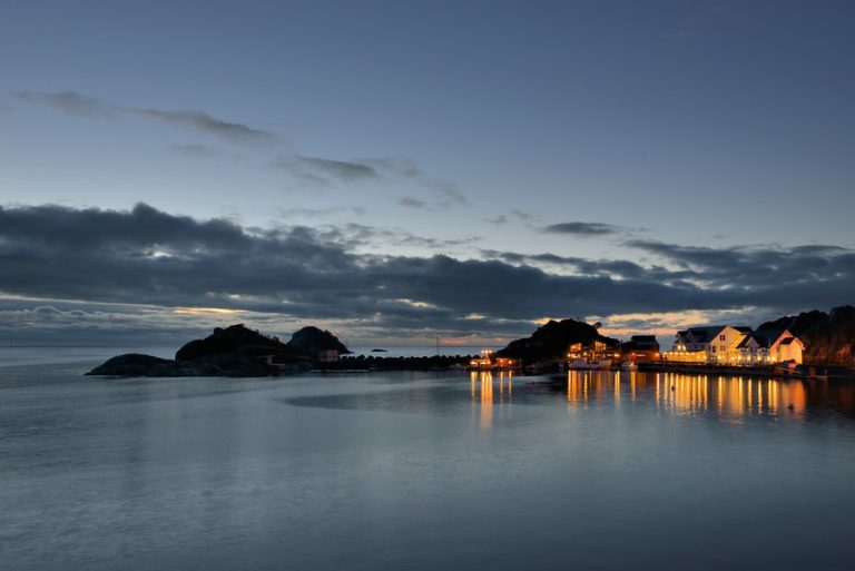 Evening light over Hamn, will the aurora come out to play? © Roger Ellingsen, Statens Vegvesen