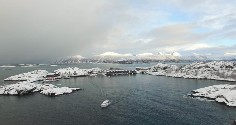 The calm protected waters of Hamn © Nils Erik Bjørholt