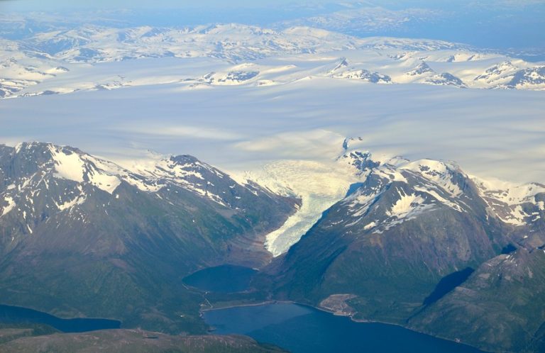 Svartisen glacier dominates the route © Steinar Skaar