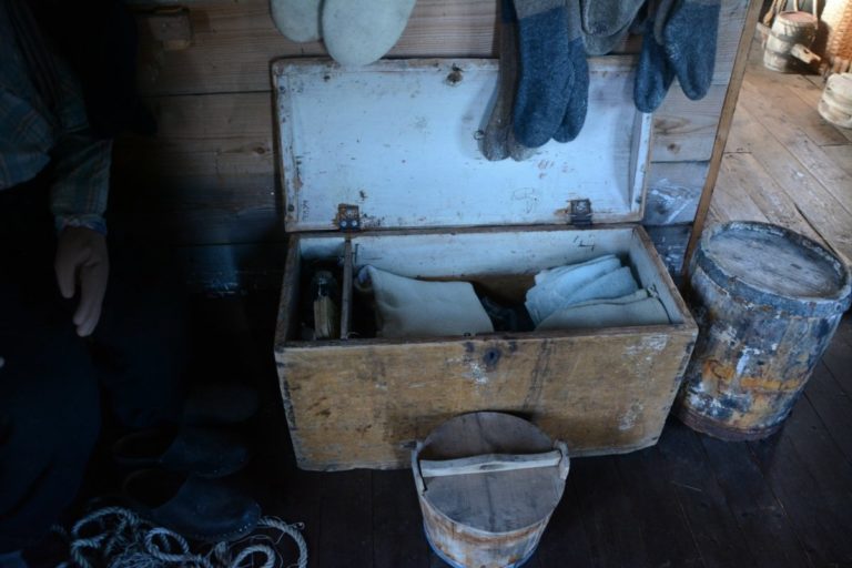 In the fisherman's shack © Knut Hansvold