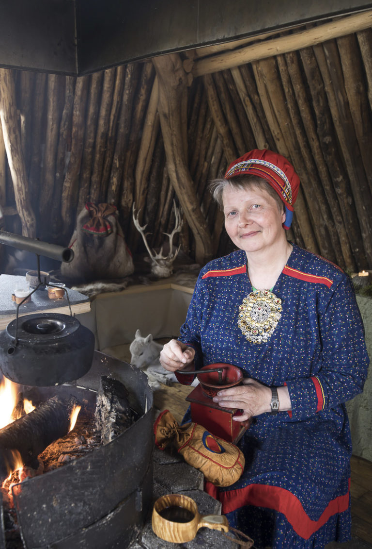 Coffee boiling over the open fire © Katrine Sørgård