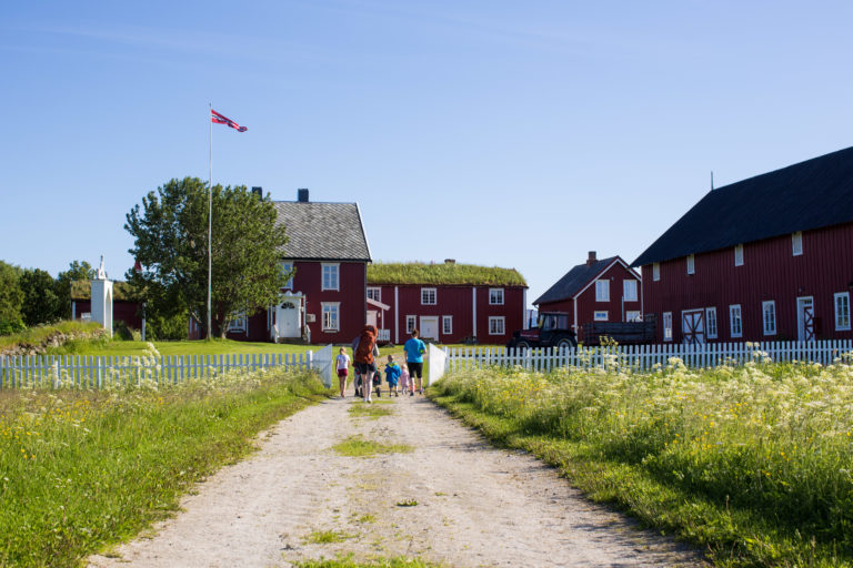 Into the Tranøy vicarage https://arcticnorway.com/artikkel/tranoya-is-an-old-centre-in-the-middle-lane/
