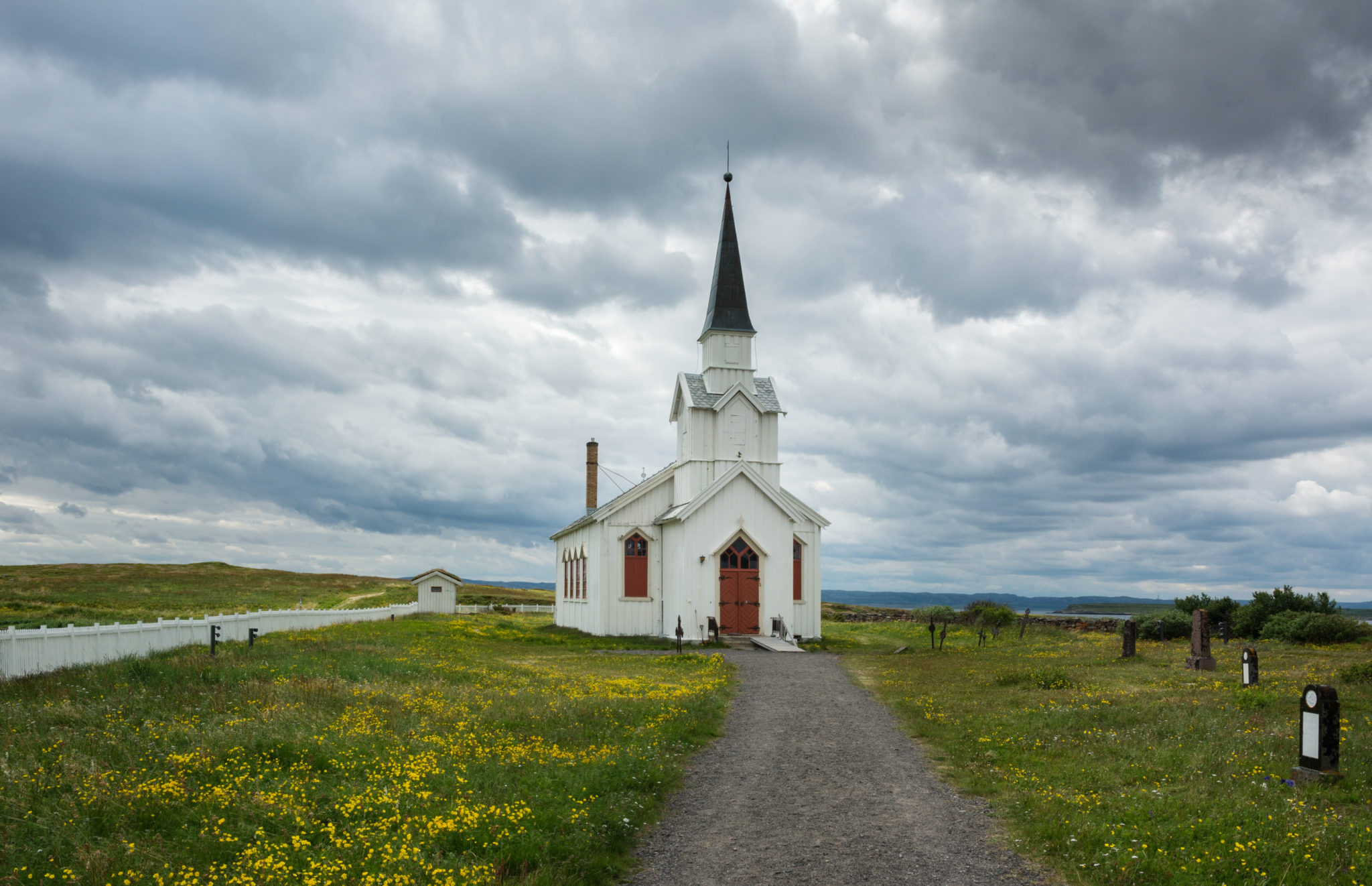 The 1858 church of Nesseby stands out in the flat landscape ©Harald Bech-Hanssen / Statens vegvesen