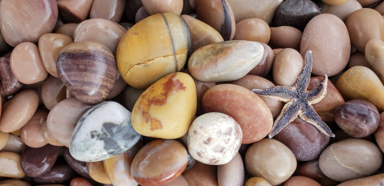 The pebbles at Luovttat are like little gems. A two km path leads out here © Frank Martin Ingilæ