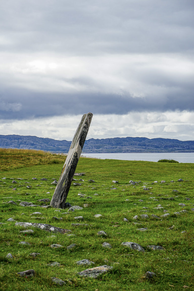 Raised stone surrounded by stone circles © Katelin Pell