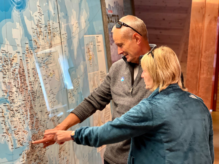 Where are we? Where is the North Pole? A museum visit often starts with the map © Hege Anita Eilertsen/Svalbard museum