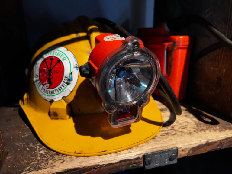 Helmet for miner © Hege Anita Eilertsen/Svalbard museum