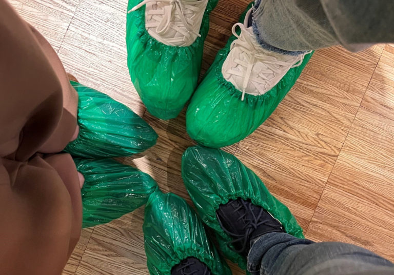 Shoe covers made from sugar cane fibres take you safely and environmentally friendly around Svalbard museum © Hege Anita Eilertsen/Svalbard museum