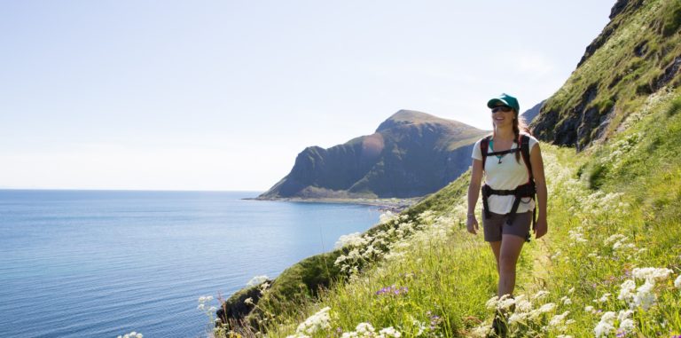 Hiking at Værøy, Lofoten. Photo: Kristin Folsland Olsen / nordnorge.com