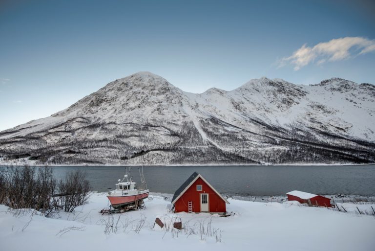 Winter and snow, fjord and mountains in Lyngenfjord © Jan Oliver Koch / Visit Lyngenfjord