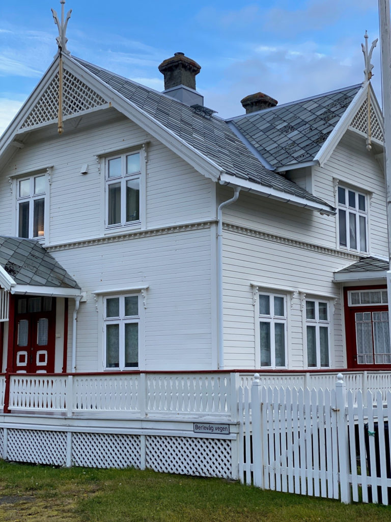 A late 19th c. Swiss-chalet style house in Kongsfjord, rare in war-ravaged Finnmark © Knut Hansvold