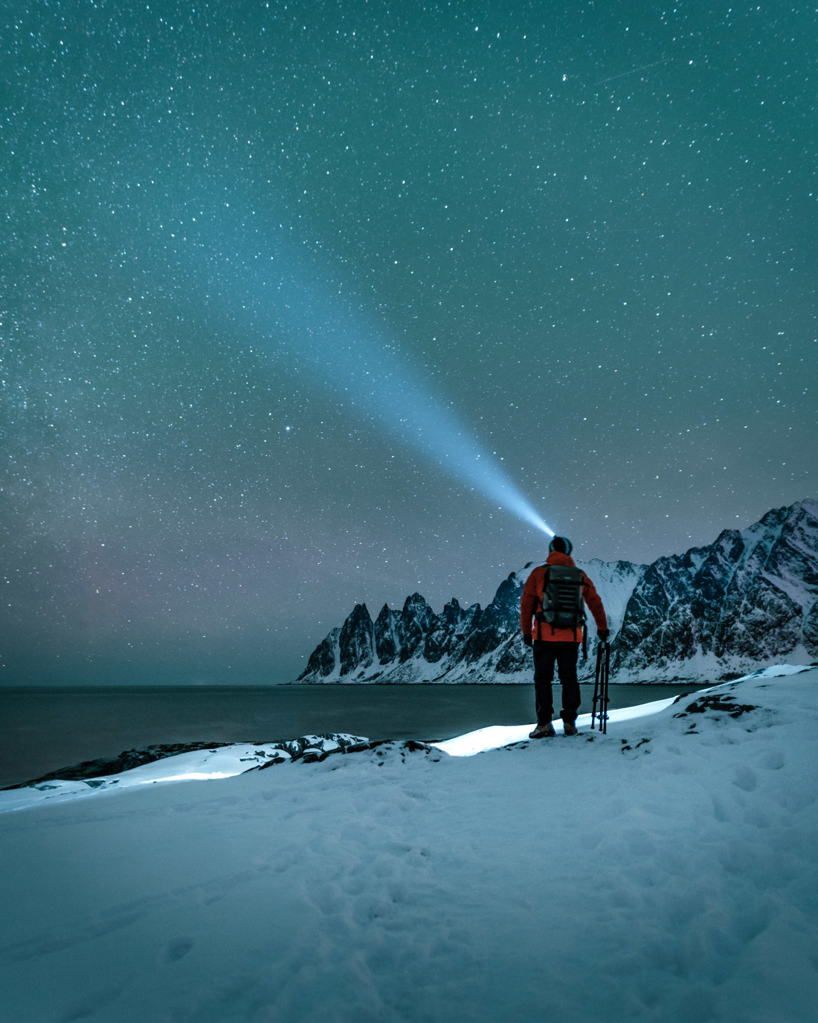 Snow showers from the north west heading towards Tungeneset on Senja's ocean side. Do we believe in Northern Lights tonight? © Steffen Fossbakk