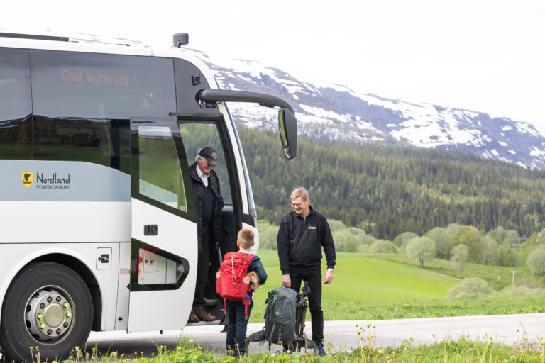 Buss on the way at Helgeland. Photo: Kathrine Sørgård / Nordland fylkeskommune / nordnorge.com