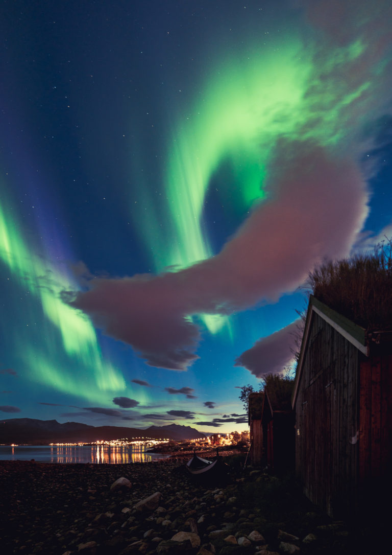 Autumn northern lights on Kvaløya near Tromsø © Vegard Stien / Raw Studios