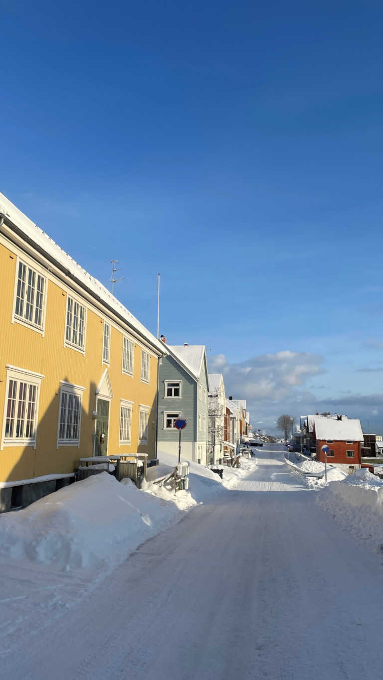 Fogd Drejers gate on a day in March. The yellow house on the left is a municipal rental building with apartments © Knut Hansvold
