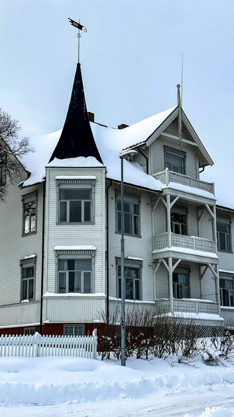 Villa Kostersitz in Kirkegårdsveien above the city centre. It was built by a captain of a hunting vessel who had saved an Austrian nobleman who got lost in Greenland during muskox hunting – and received a large reward © Knut Hansvold