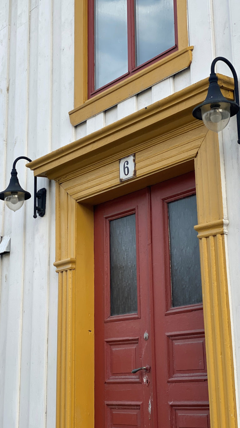 Ocher, red and white – classic colours from old Tromsø © Knut Hansvold