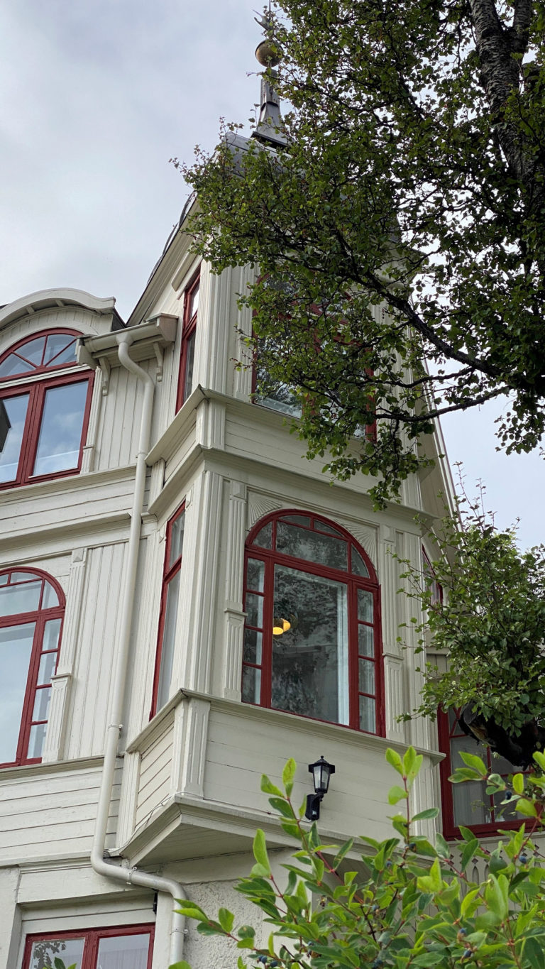 A beautiful house right where Strandskillet meets Mellomvegen in Tromsø © Knut Hansvold