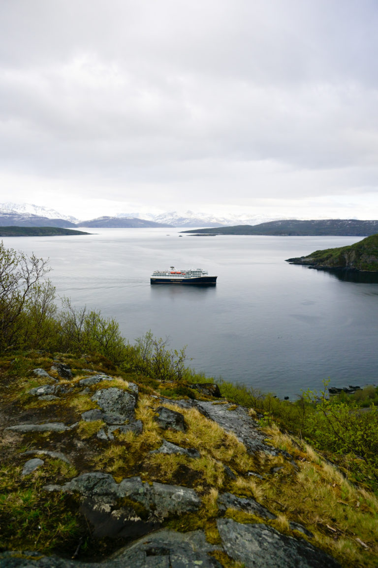 Kystruta – the new name for the Hurtigruten – arriving at the harbour in Skjervøy © Knut Hansvold