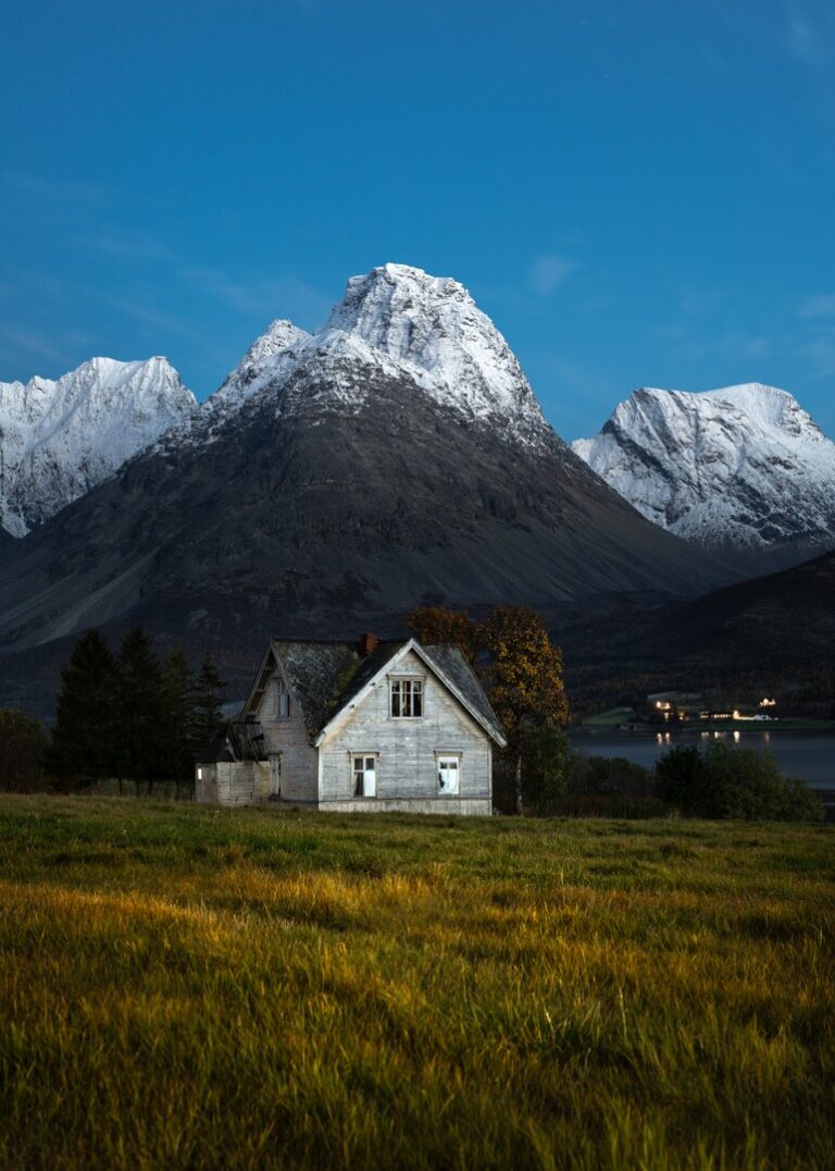 In the twilight of the day, of the year, and of the house itself © Kristoffer Vangen