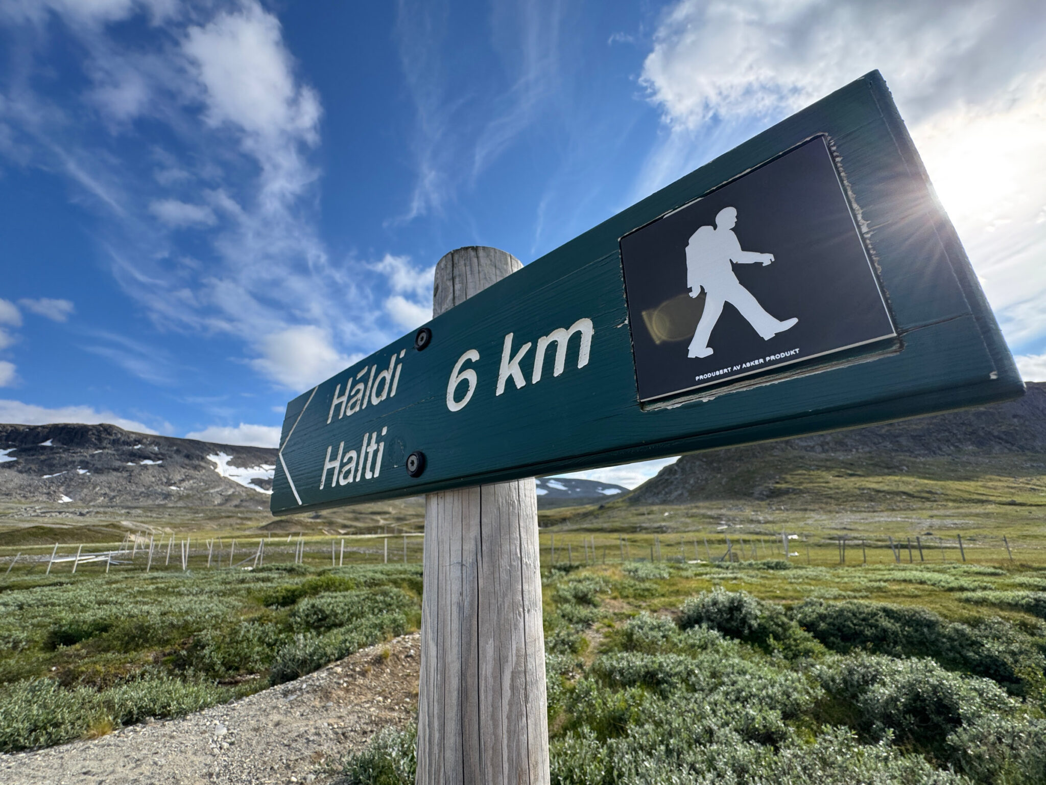 The six-kilometre sign is a bit misleading: it's about six kilometres to Ráisduattarháldi and roughly seven to Halti, near the Finnish border. Route descriptions vary, so bring a map and be prepared to improvise if needed. © Pauliina Toivanen