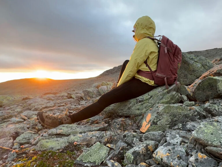 The hike takes place at high altitude and involves crossing rocky terrain. The open landscape is exposed to wind and low temperatures. Choose a dry day; the rocks become slippery and dangerous when it rains. © Pauliina Toivanen